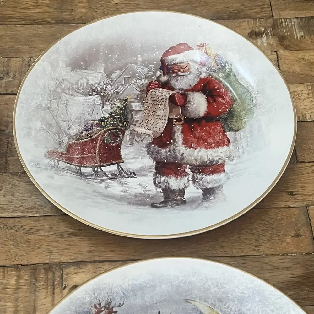 Pottery Barn Nostalgic Santa Dinner Plates 10.5